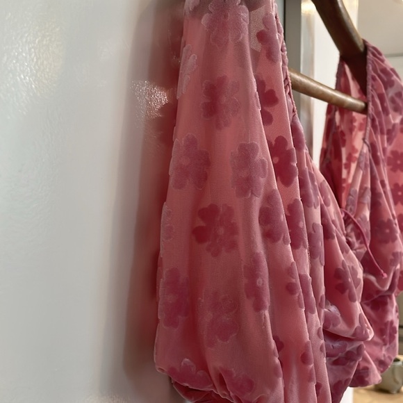 For Love and Lemons Lusk cropped burnout velvet puff sleeve top - Picture 4 of 14